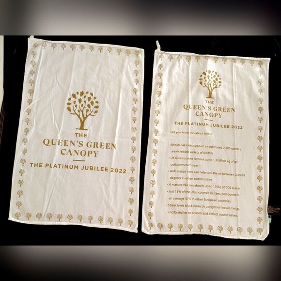 Queen Elizabeth Platinum Jubilee Kitchen Linen Tea Towels 2022 NWOT - Picture 1 of 11